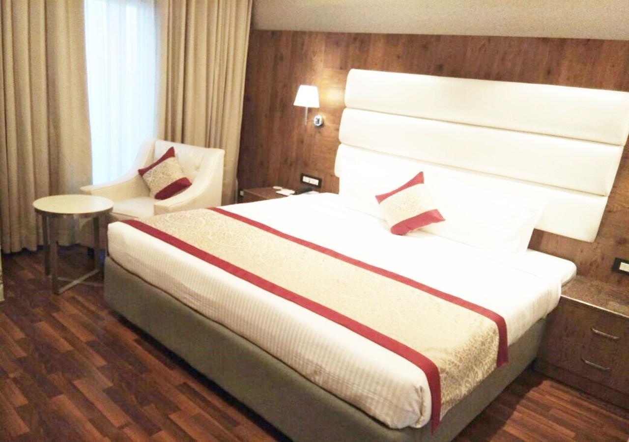 Ss Lumina Hotel Bangalore Exterior photo