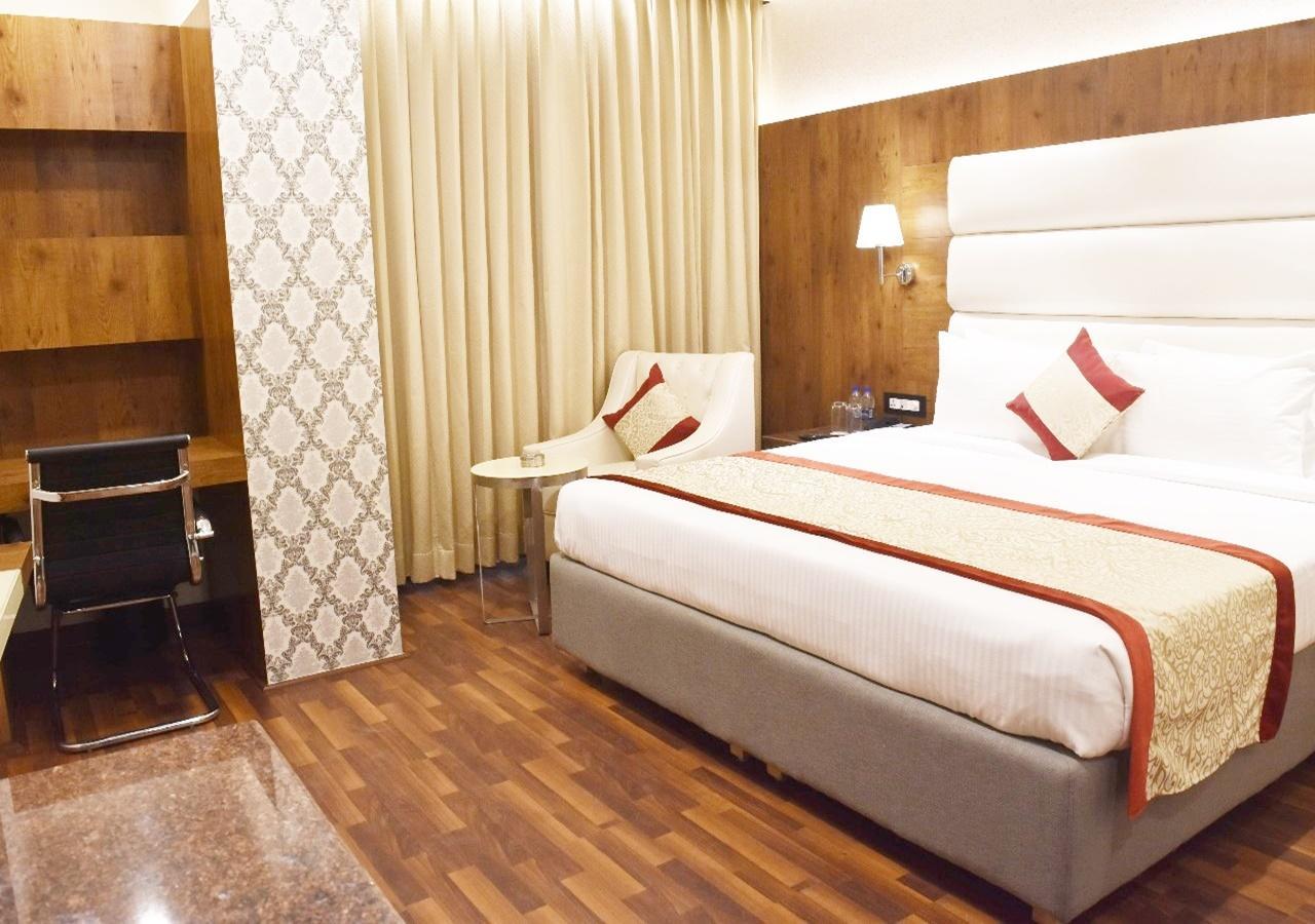 Ss Lumina Hotel Bangalore Exterior photo