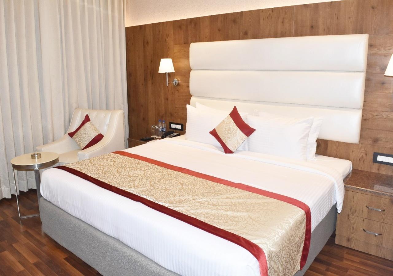 Ss Lumina Hotel Bangalore Exterior photo